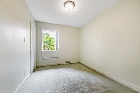 For Lease - 200 Cortleigh Boulevard, Toronto, Ontario - Photo 3
