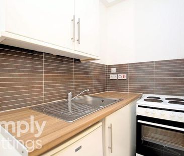 Studio to rent - Photo 2
