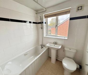 2 bedroom end of terrace house to rent - Photo 4