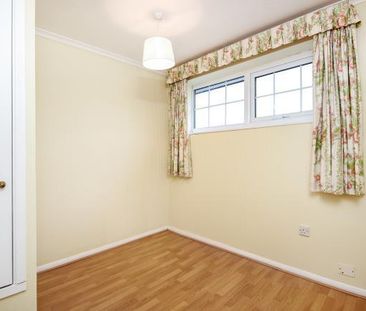 3 bedroom end of terrace house to rent - Photo 2