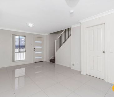 Three Bedroom Townhouse In Convenient Location - Photo 6