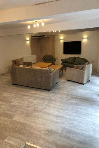 10 bedroom house share to rent - Photo 3