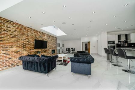 6 bedroom semi-detached house to rent - Photo 5
