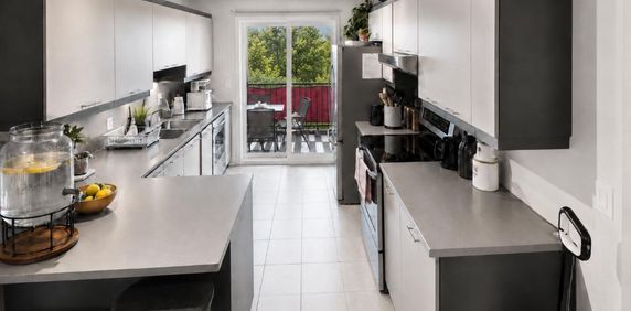 4½ MODERNE À LOUER | 2 STATIONNEMENTS | PRÈS DU CHUS - Photo 2