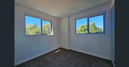 Stunning Modern Two Bedroom Apartment In Convenient Location - Chelsea - Photo 2