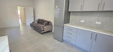 5 bedroom terraced house to rent - Photo 2