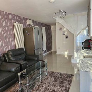 3 Bed Semi-Detached House, Christchurch Close, B15 - Photo 1