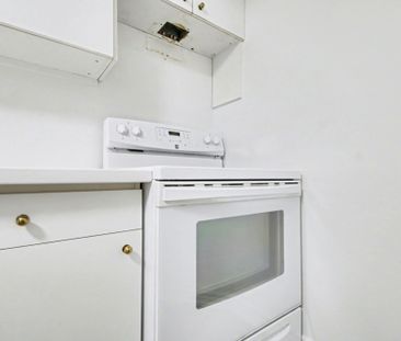 For Lease - 1482 Queensbury Crescent Unit# Basement, Oakville, Ontario - Photo 5