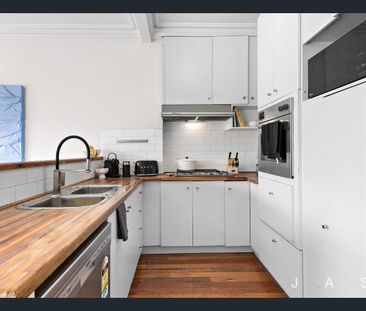 The Yarraville Lifestyle At Your Fingertips - Photo 6