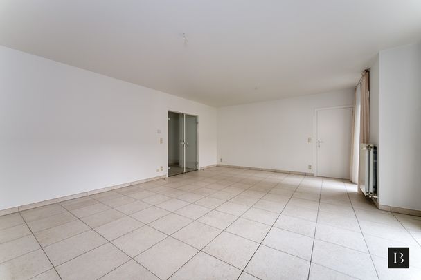 Te huur jaarbasis: Ruim, lichtrijk appartement in het centrum van Blankenberge - Photo 1