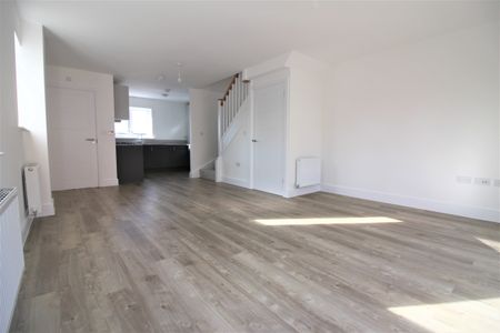 Cattle Crescent, Beaulieu Park, Chelmsford - Photo 4