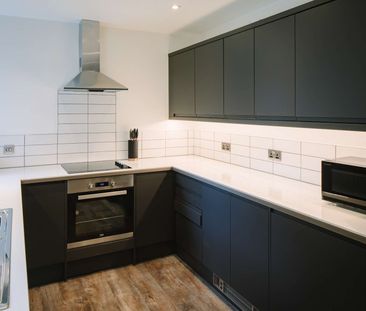 Outstanding 6 Bedroom home located on Bowerham Room 3 - Photo 3