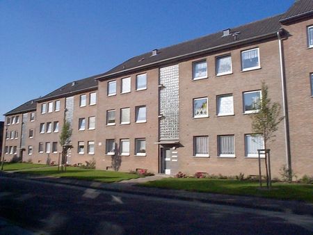 Wir renovieren für Sie! kleine 3-Zimmer-Wohnung in Mönchengladbach Rheindahlen - Photo 3