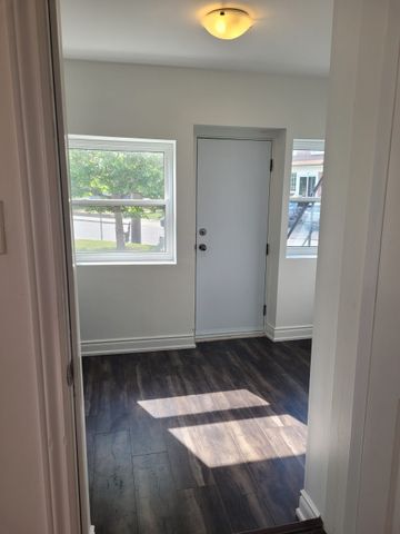 For Lease - 44 Bartonville Avenue Unit# 1, Toronto, Ontario - Photo 3