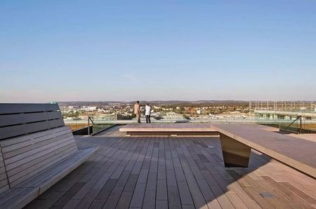 Modern and sunny apartment experience in the Metropolitan completely furnished - Photo 4