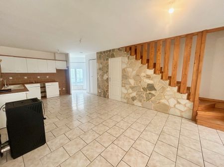 Location Maison 4 pièces 78m² COMBRONDE 63460 - Photo 2