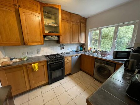 1 bedroom in a house share to rent - Photo 5