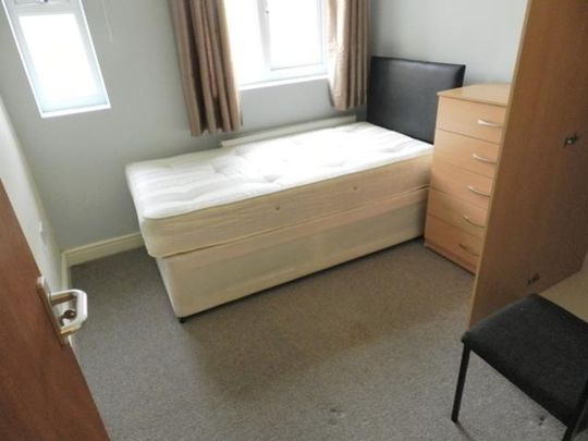 6 bedroom end of terrace house to rent - Photo 1