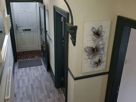 Town Centre Property Room 1 - Photo 4