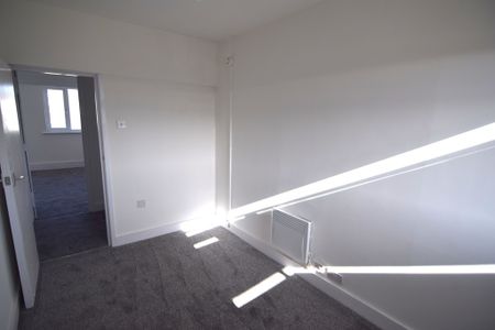 To Let 2 Bed Apartment - Photo 4