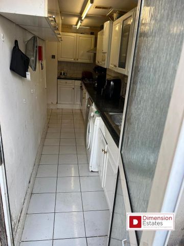 1 bedroom in a house share to rent - Photo 4