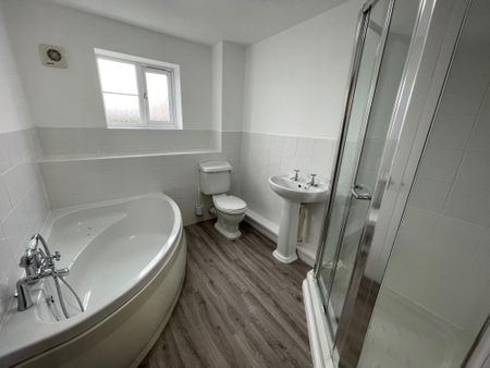 4 bedroom semi-detached house to rent - Photo 4