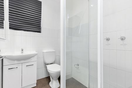 Light-Filled Studio Apartment – The Perfect Urban Retreat - Photo 5