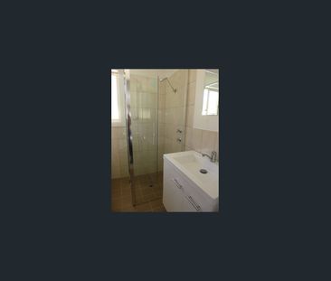 WORTH A LOOK - Photo 3