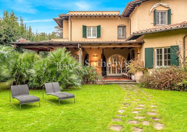 Elegant villa with garden steps away from the sea