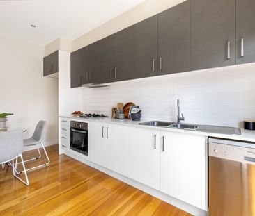 Location speaks for itself! - Photo 5