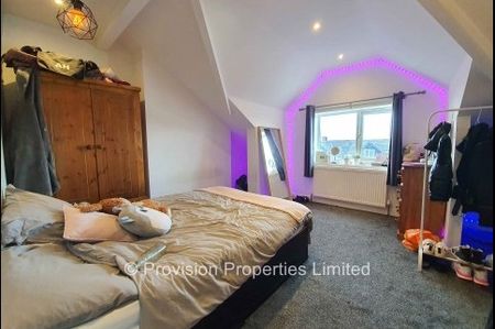 6 Bedroom Student Rentals Leeds - Photo 2