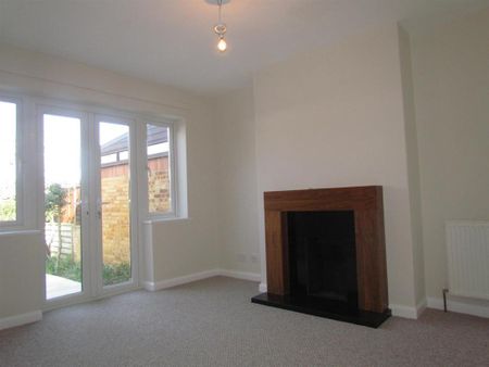 3 bedroom semi-detached house to rent - Photo 2
