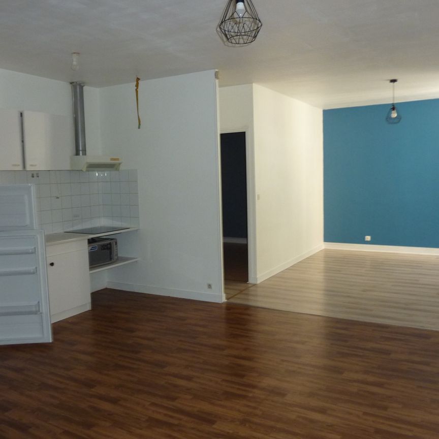 Location Appartement 2 pièces 54m² MONTMORILLON 86500 - Photo 1