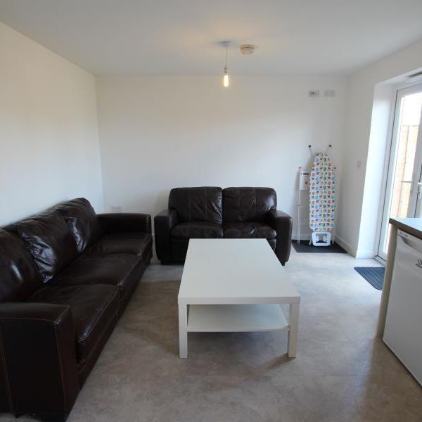 6 bedroom townhouse to rent - Photo 1