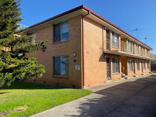 6 / 15 Howe Street, MURRUMBEENA - Photo 1