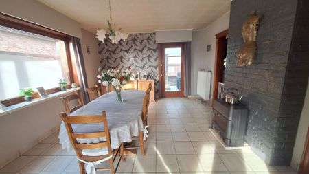 Ruime alleenstaande woning met drie slaapkamers en garage in Wijtschate. - Photo 2