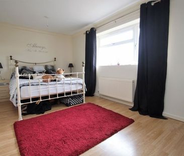 Mossley Avenue, Poole - Photo 2