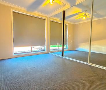 SPACIOUS HOME - BOTTOM HALF HOUSE - Photo 2