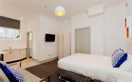 Inviting residence close to Moore Park, Sydney - Photo 3