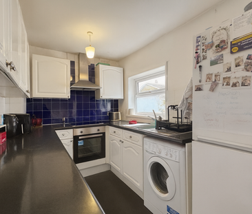 5 bedroom end of terrace house to rent - Photo 1