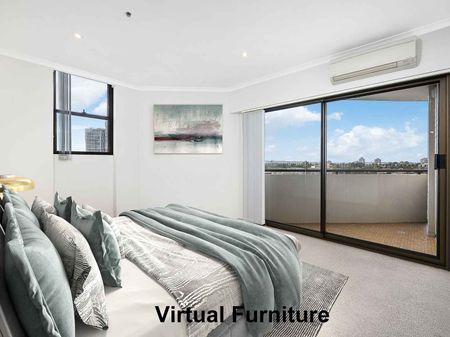 SPACIOUS APARTMENT WITH ICONIC HARBOUR VIEWS - Photo 2