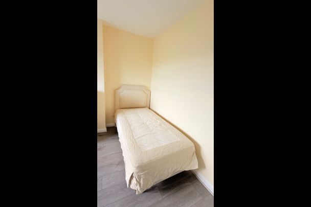 Room in a Shared House, Galpins Road, CR7 - Photo 1