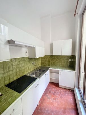 A LOUER AVIGNON INTRAMUROS ( 84000 ) : appartement 1 pièce - non meublé - climatisé - terrasse, - Photo 1