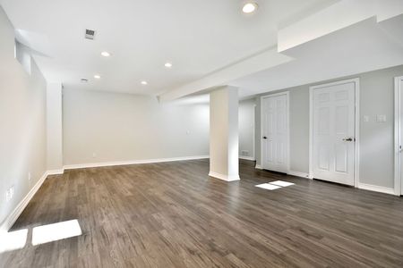 For Lease - 1548 Bayshire Drive, Oakville, Ontario - Photo 2