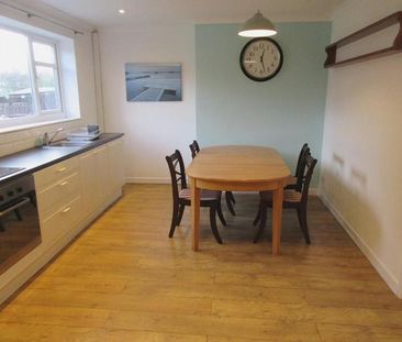 2 bedroom semi-detached house to rent - Photo 6