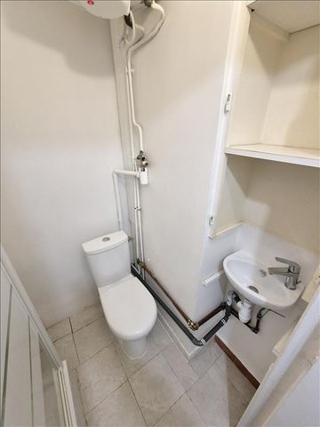 1 pièce - 19,75 m² - 3ème étage - Colocation non autorisée - Photo 2