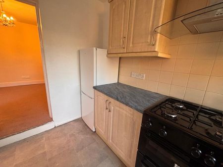 3 bedroom terraced house to rent - Photo 3