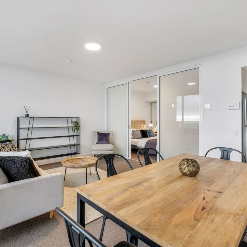 FURNISHED 1 BEDROOM APARTMENT WITH BRILLIANT VIEWS! - Photo 1