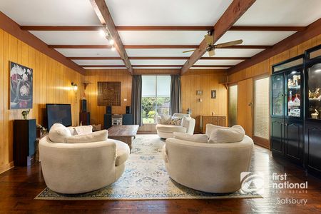 Spacious Family Home in Salisbury Plain - Photo 3