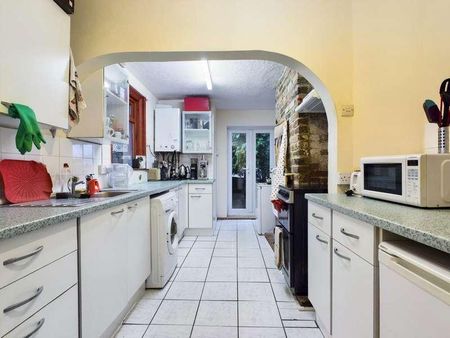 Coombe Road, Brighton, BN2 - Photo 2